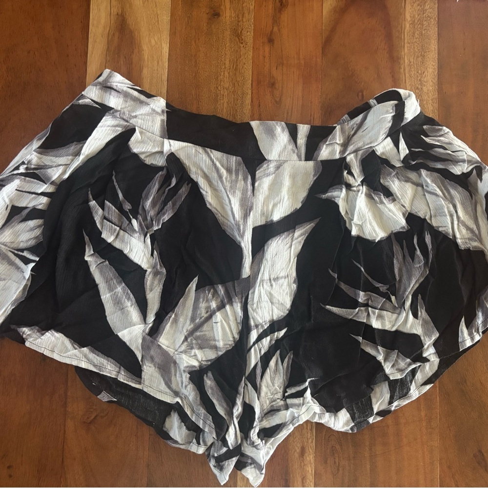 Body Glove Monochrome Leaf Pattern Shorts